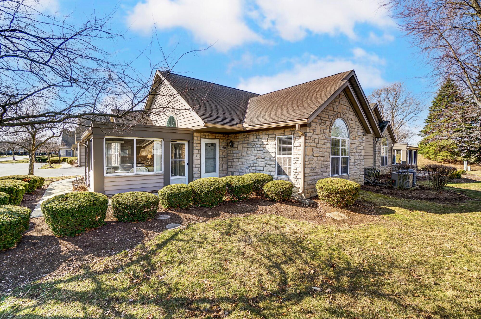 5638 Villa Gates Drive, Hilliard, Ohio image 3