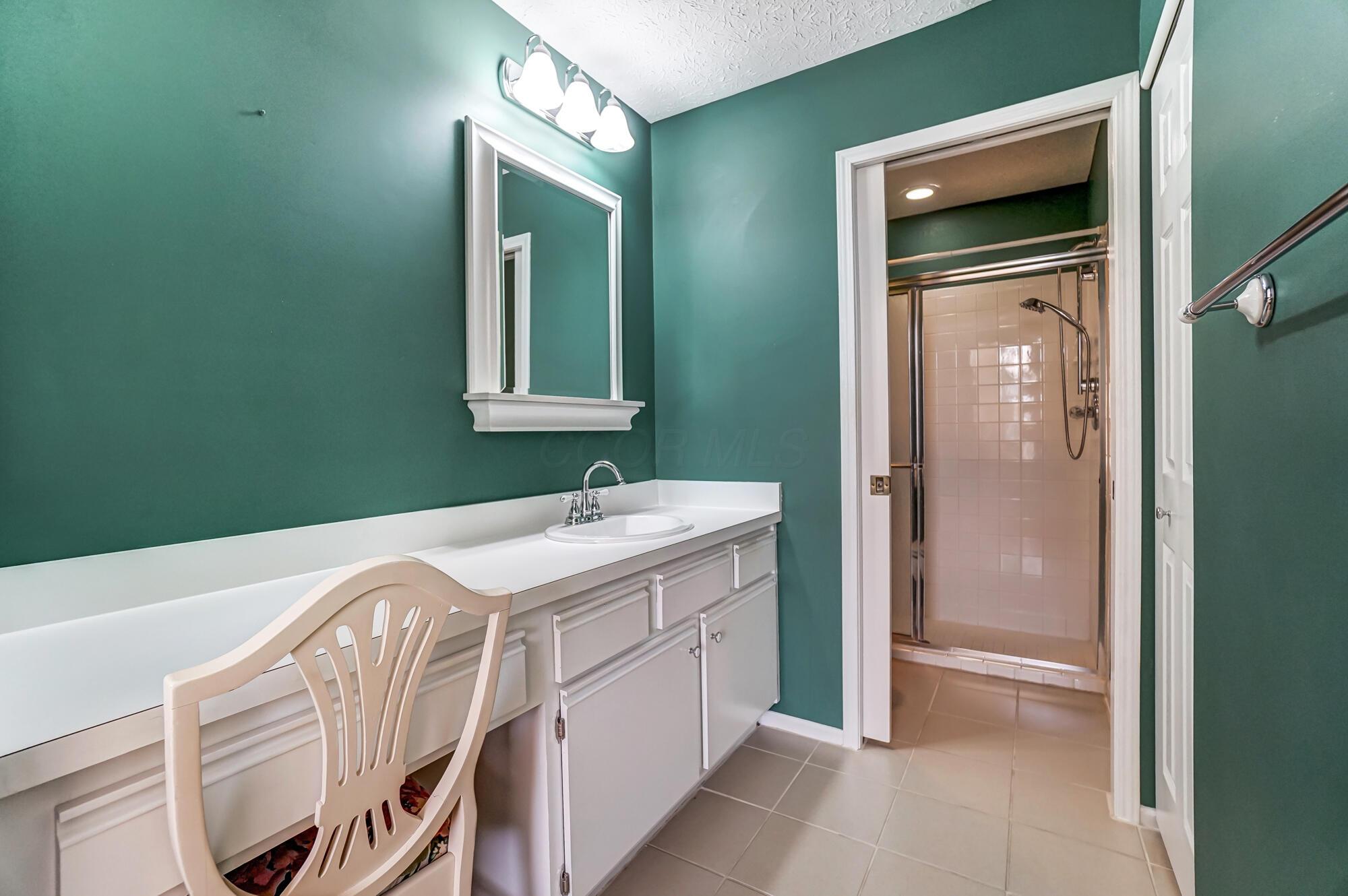 5638 Villa Gates Drive, Hilliard, Ohio image 24