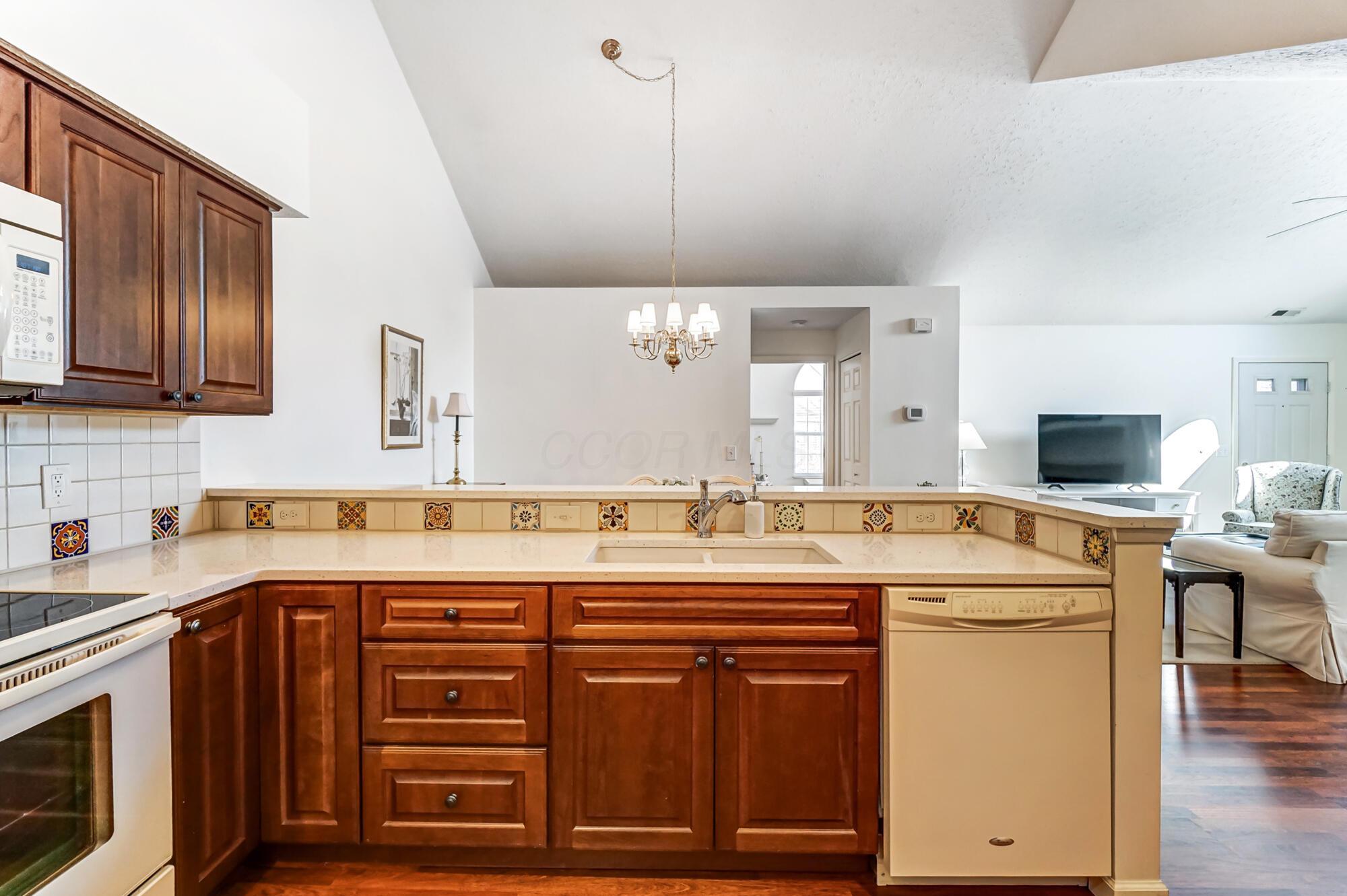 5638 Villa Gates Drive, Hilliard, Ohio image 18