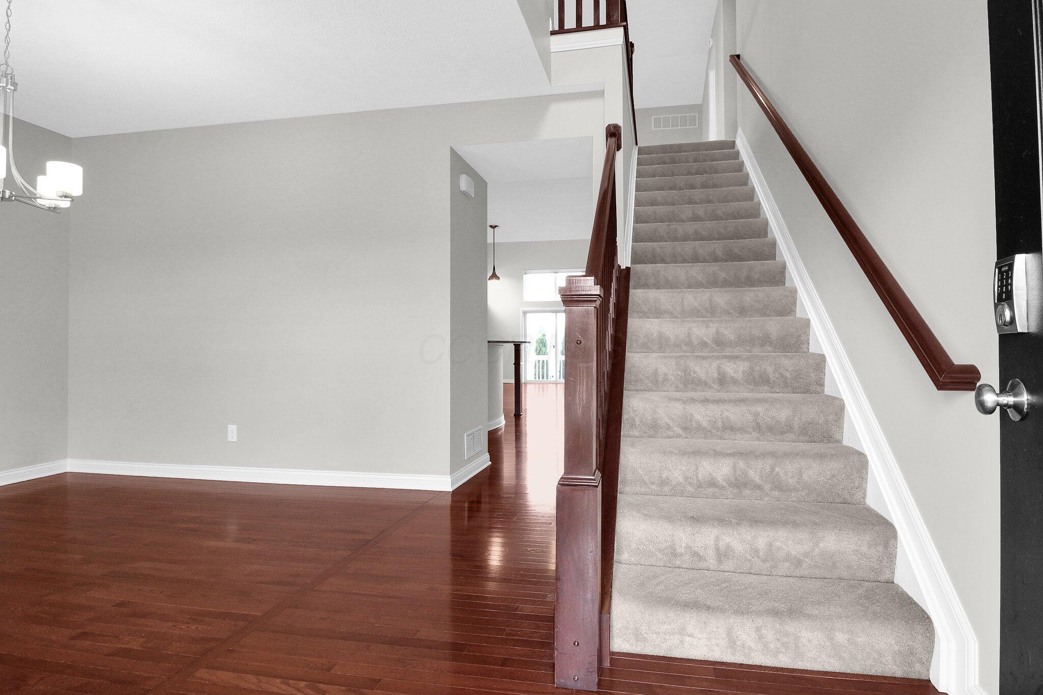 5951 Seldon Drive, Westerville, Ohio image 4