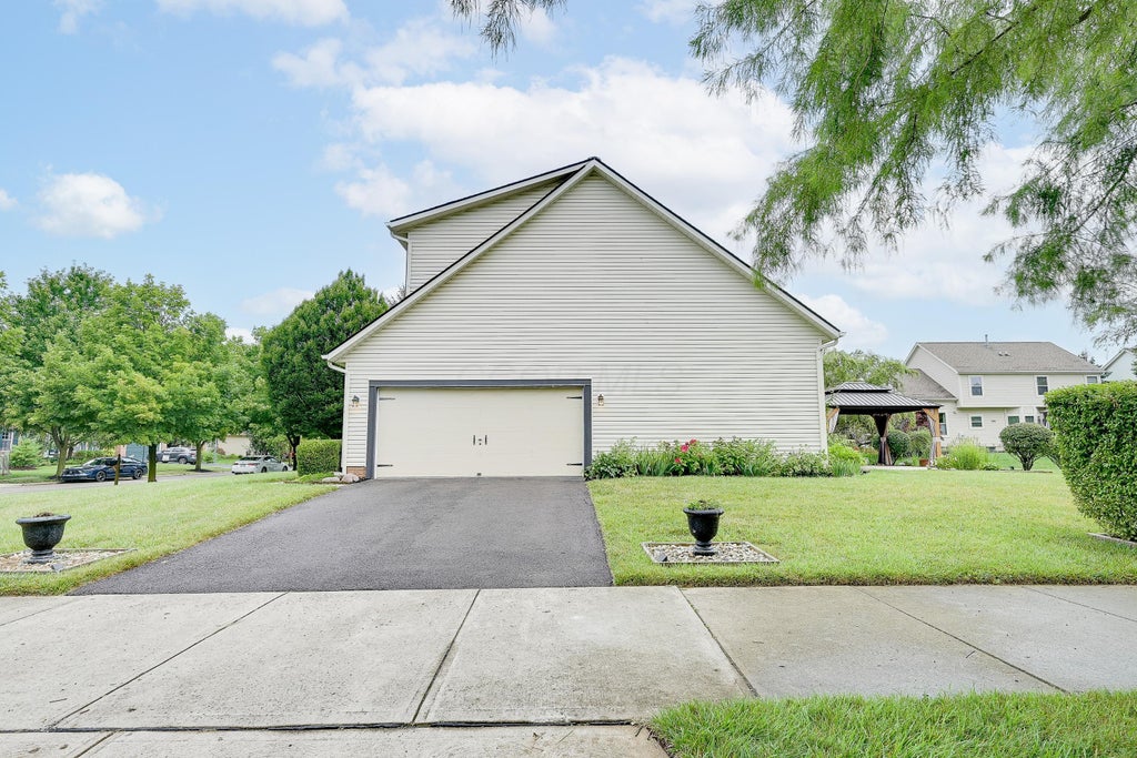 Photo of 6719 Wynwright Drive, Dublin, OH 43016 (MLS # 226028413)