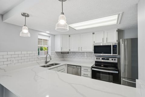 Tiny photo for 5109 Ranstead Court 9 #9, Columbus, OH 43220 (MLS # 226008127)