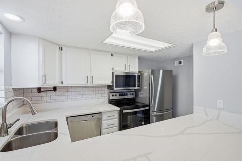 Tiny photo for 5109 Ranstead Court 9 #9, Columbus, OH 43220 (MLS # 226008127)