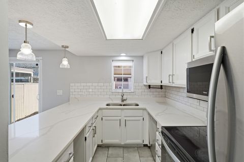 Tiny photo for 5109 Ranstead Court 9 #9, Columbus, OH 43220 (MLS # 226008127)