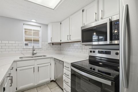 Tiny photo for 5109 Ranstead Court 9 #9, Columbus, OH 43220 (MLS # 226008127)