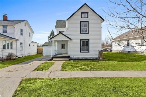 Photo of 633 N Detroit Street, Bellefontaine, OH 43311 (MLS # 226006008)