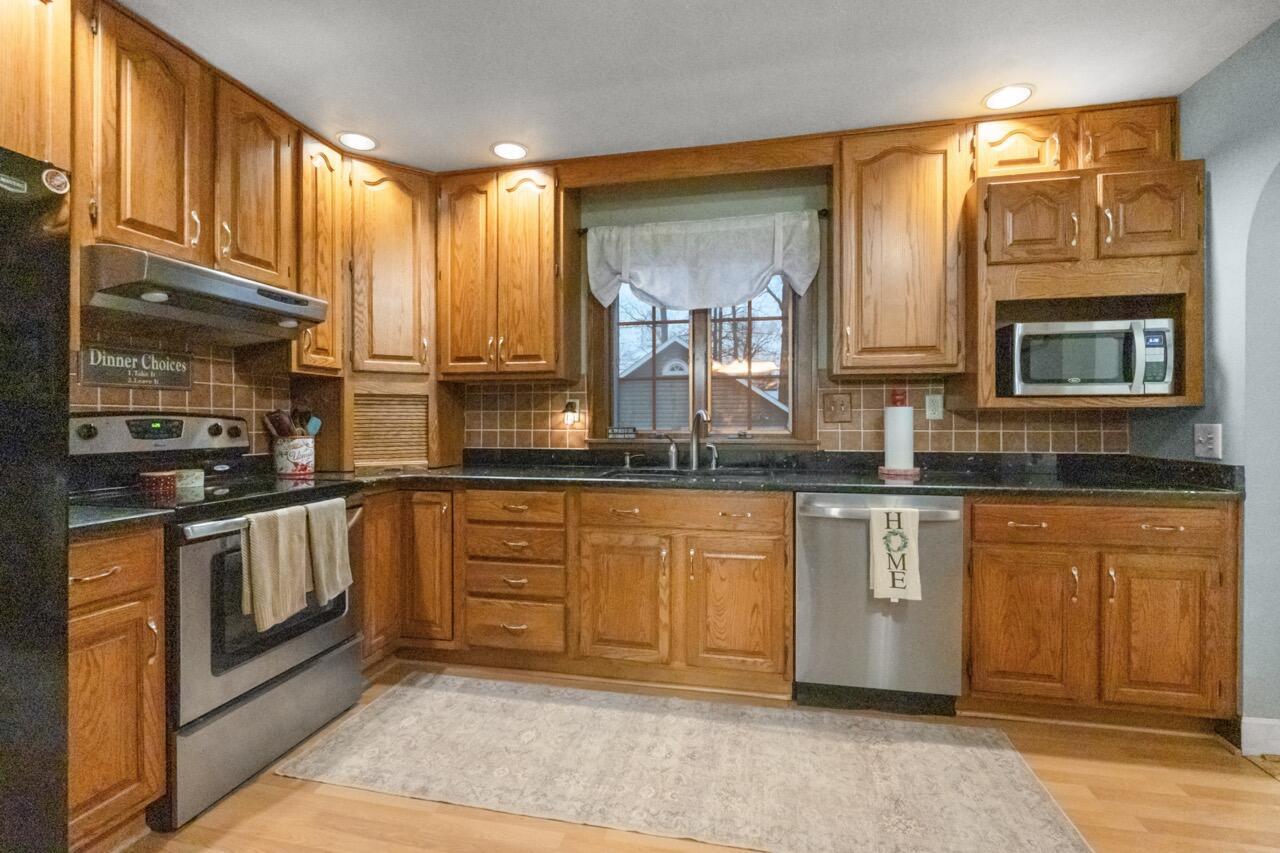 905 S Myrtle Avenue, Willard, Ohio image 12