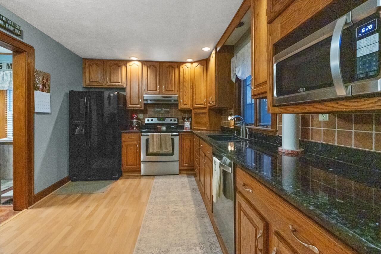 905 S Myrtle Avenue, Willard, Ohio image 13