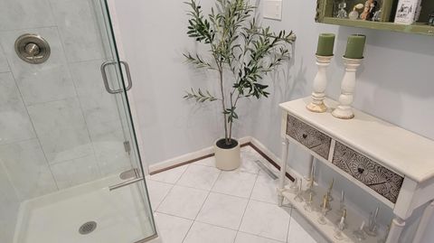 Tiny photo for 135 Glen Circle, Worthington, OH 43085 (MLS # 226013130)