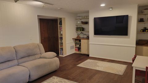 Tiny photo for 135 Glen Circle, Worthington, OH 43085 (MLS # 226013130)