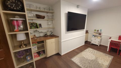 Tiny photo for 135 Glen Circle, Worthington, OH 43085 (MLS # 226013130)