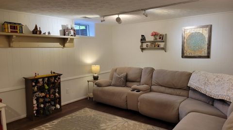 Tiny photo for 135 Glen Circle, Worthington, OH 43085 (MLS # 226013130)