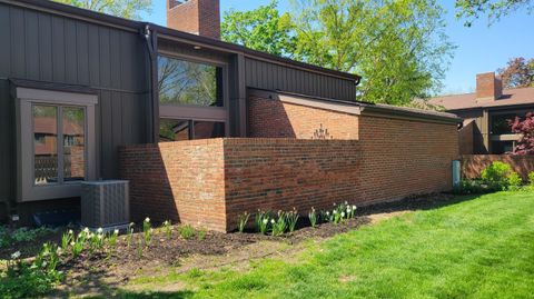 Tiny photo for 135 Glen Circle, Worthington, OH 43085 (MLS # 226013130)