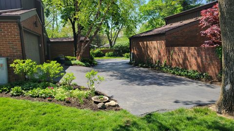 Tiny photo for 135 Glen Circle, Worthington, OH 43085 (MLS # 226013130)