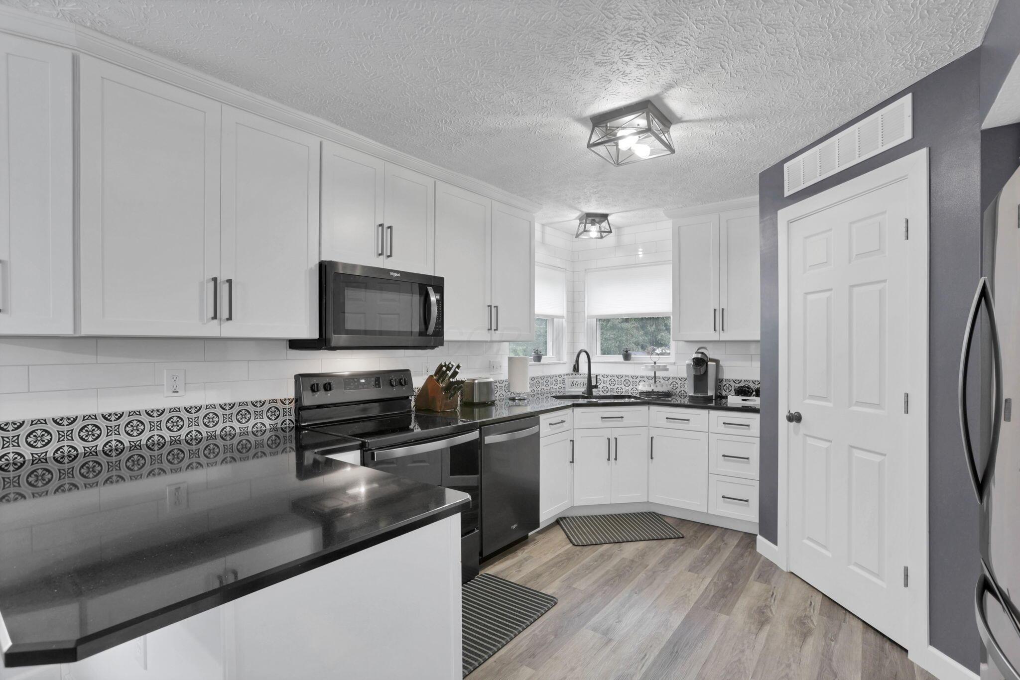 2451 Oakview Lane, Lancaster, Ohio image 13