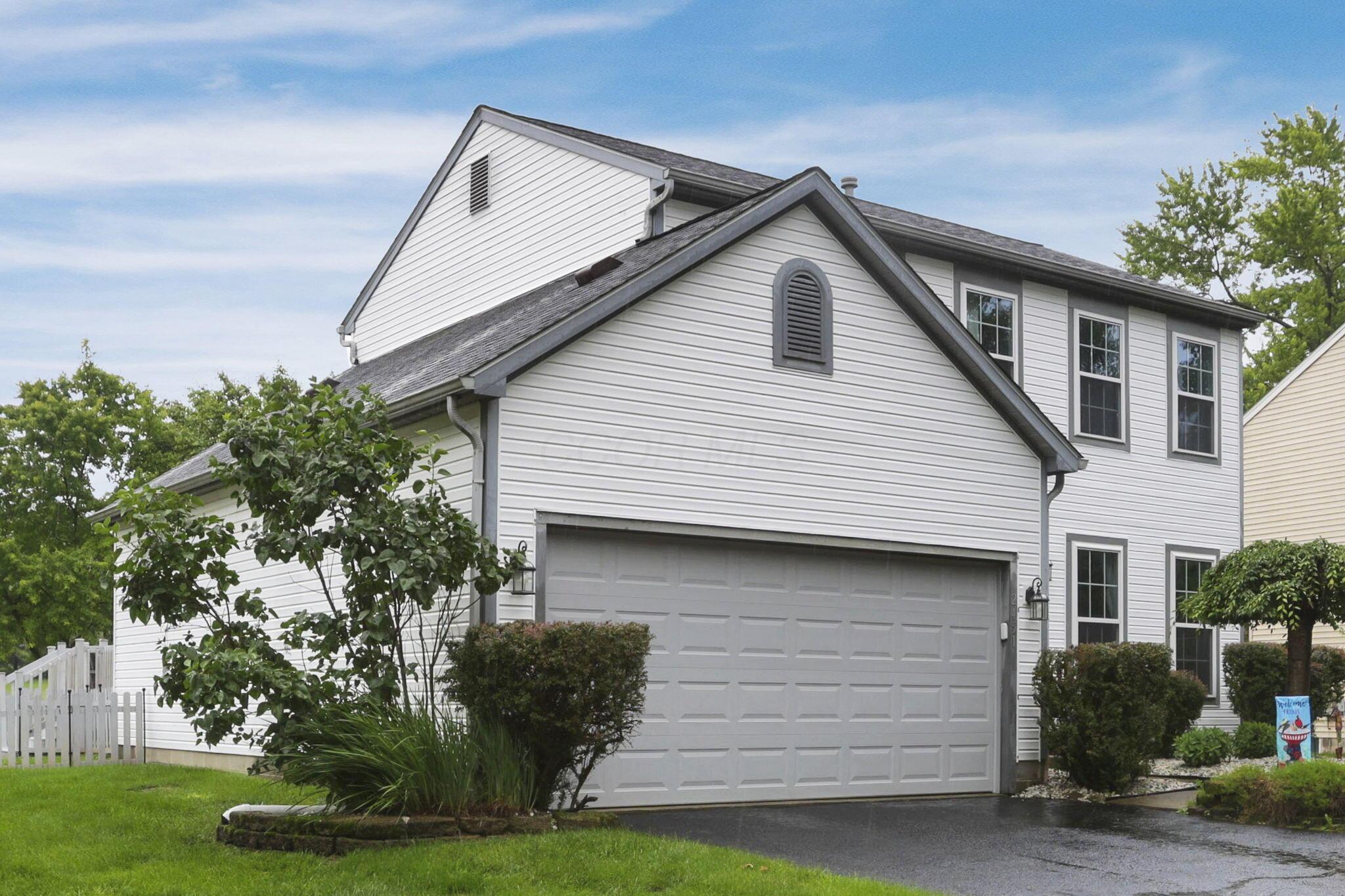 2451 Oakview Lane, Lancaster, Ohio image 2