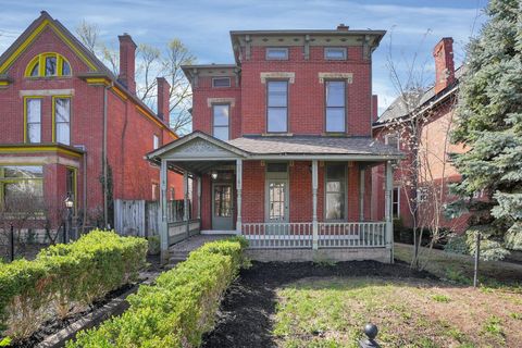Photo of 93 W King Avenue, Columbus, OH 43201 (MLS # 225015009)