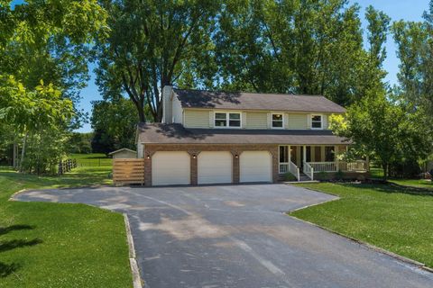 Photo of 185 Lookout Lane SW, Pataskala, OH 43062 (MLS # 226023233)