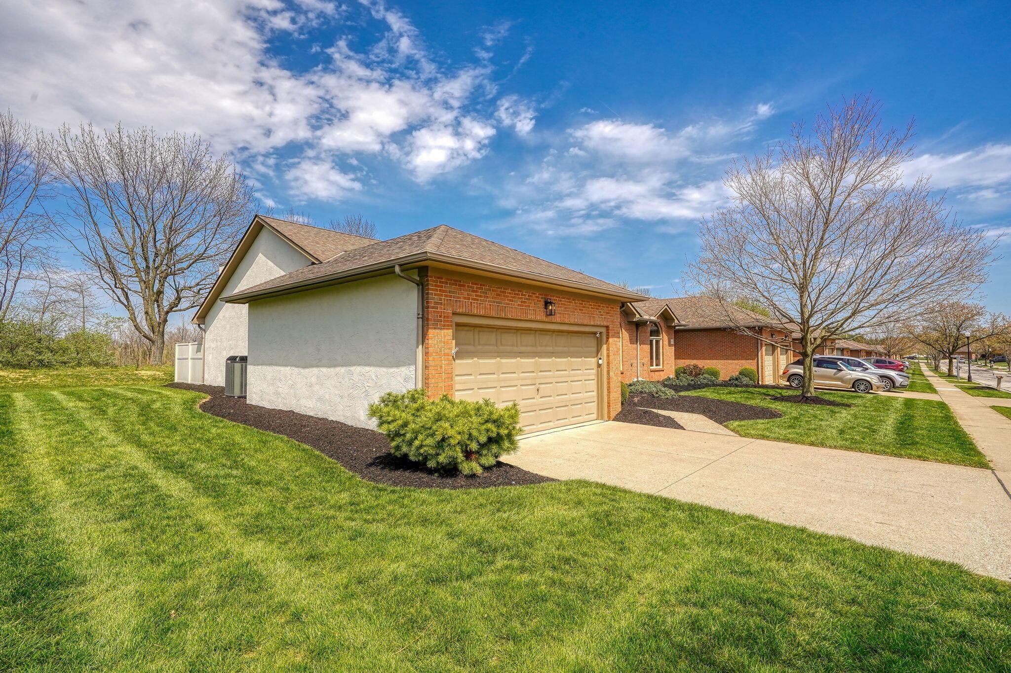 4780 Cypress Grove Drive, Groveport, Ohio image 3