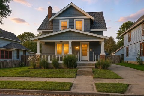 Photo of 44 W Pacemont Road, Columbus, OH 43202 (MLS # 225037585)