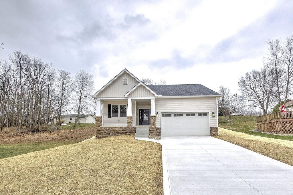 301 Lakeview Heights Drive, Howard, Ohio image 2