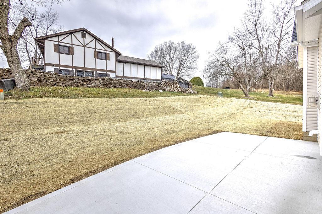 301 Lakeview Heights Drive, Howard, Ohio image 7
