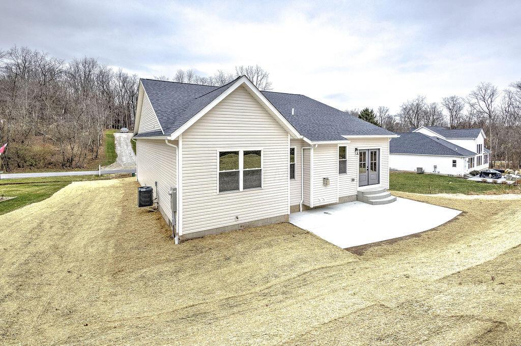 301 Lakeview Heights Drive, Howard, Ohio image 5