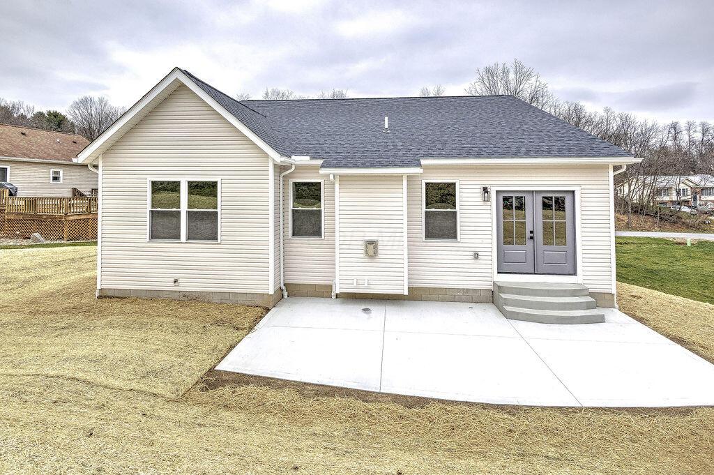 301 Lakeview Heights Drive, Howard, Ohio image 4
