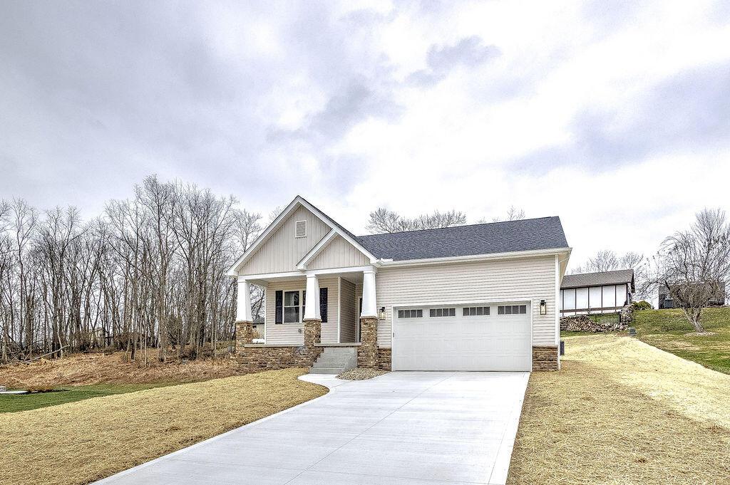 301 Lakeview Heights Drive, Howard, Ohio image 1