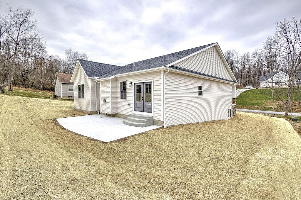 301 Lakeview Heights Drive, Howard, Ohio image 3