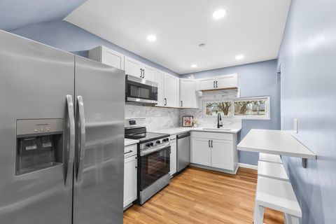 Tiny photo for 2173 Lexington Avenue, Columbus, OH 43211 (MLS # 226014083)