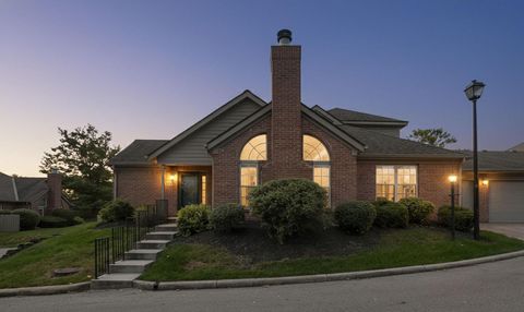 Photo of 911 White Willow Lane, Columbus, OH 43235 (MLS # 225038087)