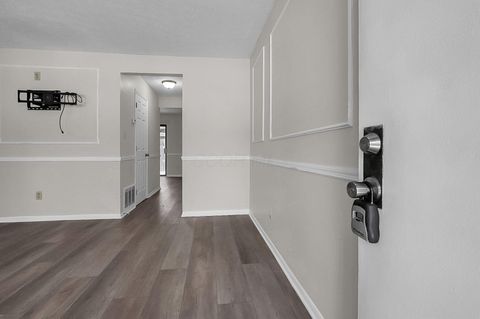 Tiny photo for 2278 Wadsworth Drive D #D, Columbus, OH 43232 (MLS # 226002881)