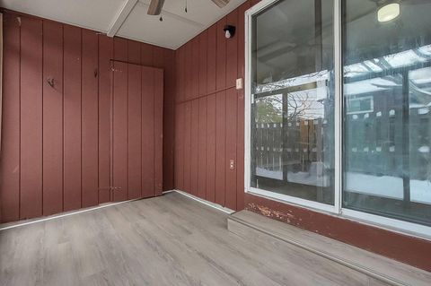 Tiny photo for 2278 Wadsworth Drive D #D, Columbus, OH 43232 (MLS # 226002881)