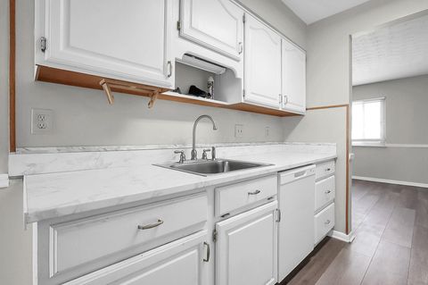 Tiny photo for 2278 Wadsworth Drive D #D, Columbus, OH 43232 (MLS # 226002881)