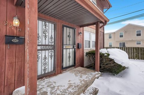 Tiny photo for 2278 Wadsworth Drive D #D, Columbus, OH 43232 (MLS # 226002881)