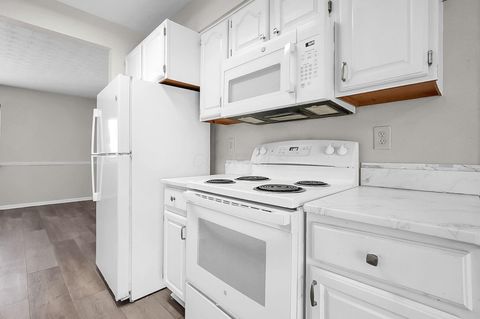 Tiny photo for 2278 Wadsworth Drive D #D, Columbus, OH 43232 (MLS # 226002881)