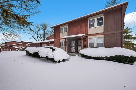 Tiny photo for 2278 Wadsworth Drive D #D, Columbus, OH 43232 (MLS # 226002881)