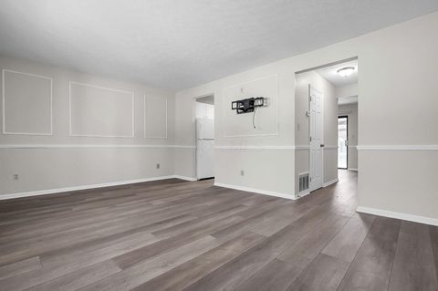 Tiny photo for 2278 Wadsworth Drive D #D, Columbus, OH 43232 (MLS # 226002881)