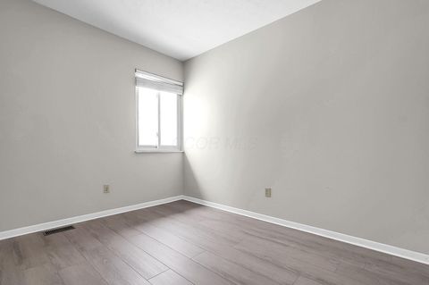 Tiny photo for 2278 Wadsworth Drive D #D, Columbus, OH 43232 (MLS # 226002881)