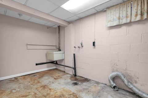 Tiny photo for 2278 Wadsworth Drive D #D, Columbus, OH 43232 (MLS # 226002881)