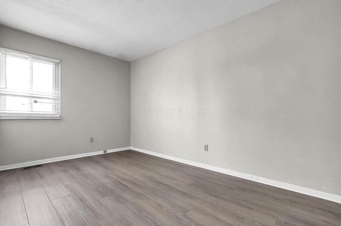 Tiny photo for 2278 Wadsworth Drive D #D, Columbus, OH 43232 (MLS # 226002881)