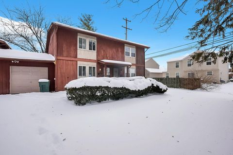 Tiny photo for 2278 Wadsworth Drive D #D, Columbus, OH 43232 (MLS # 226002881)