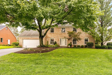 Photo of 2405 Sandover Road, Columbus, OH 43220 (MLS # 226031904)