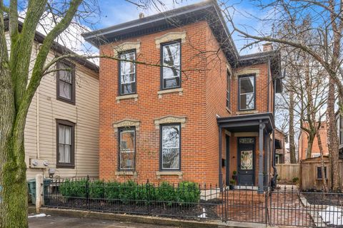 Photo of 135 E Whittier Street, Columbus, OH 43206 (MLS # 226004586)