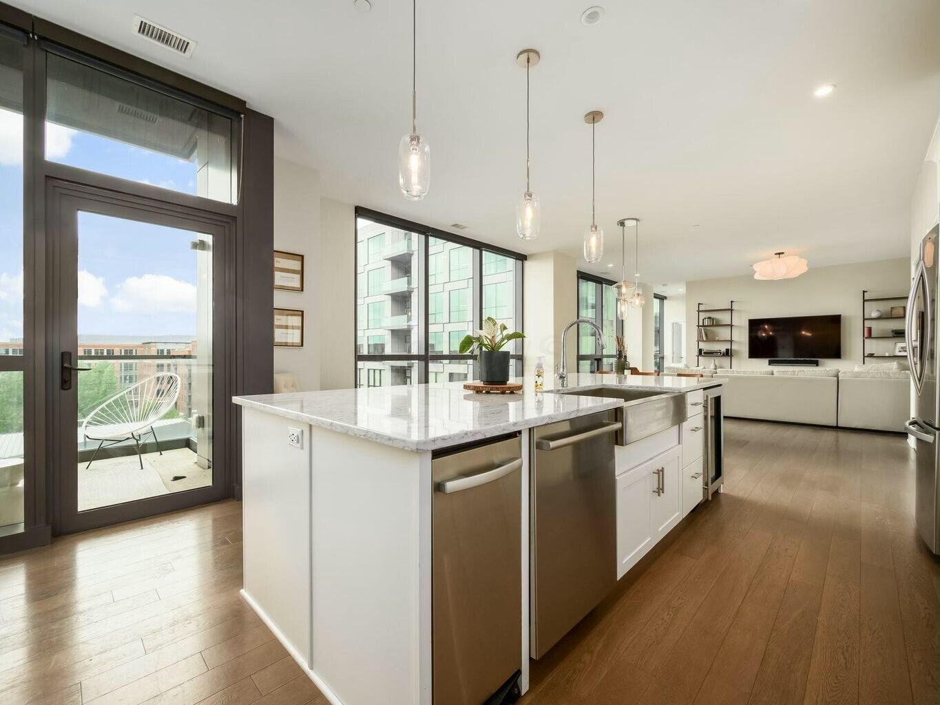 250 W Spring Street 713