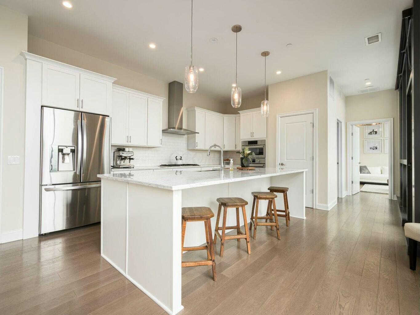 250 W Spring Street 713