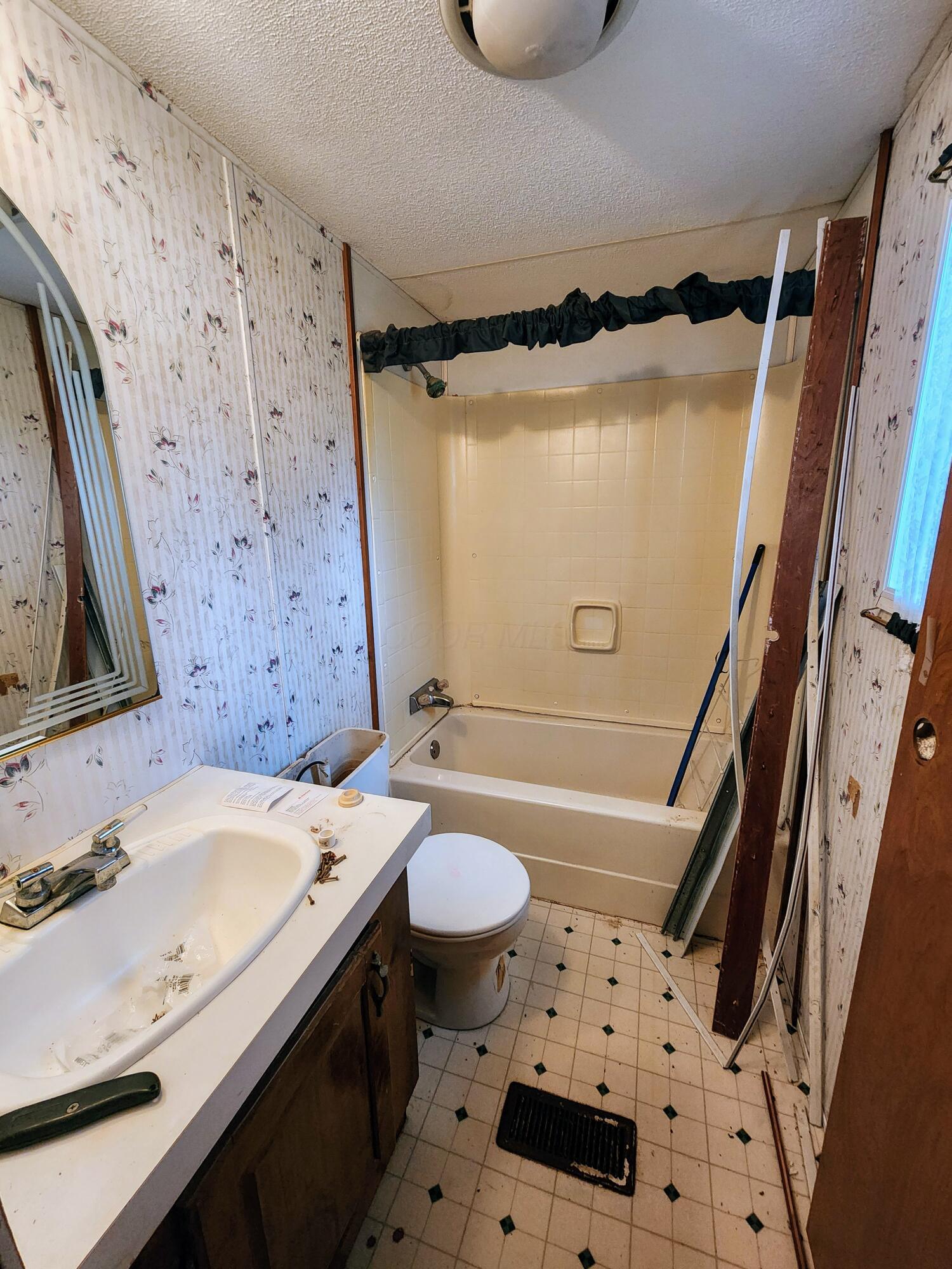 6960 Bluebell Road, Cumberland, Ohio image 25