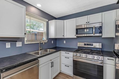 Tiny photo for 889 Noddymill Lane E 33C #33C, Columbus, OH 43085 (MLS # 226014223)