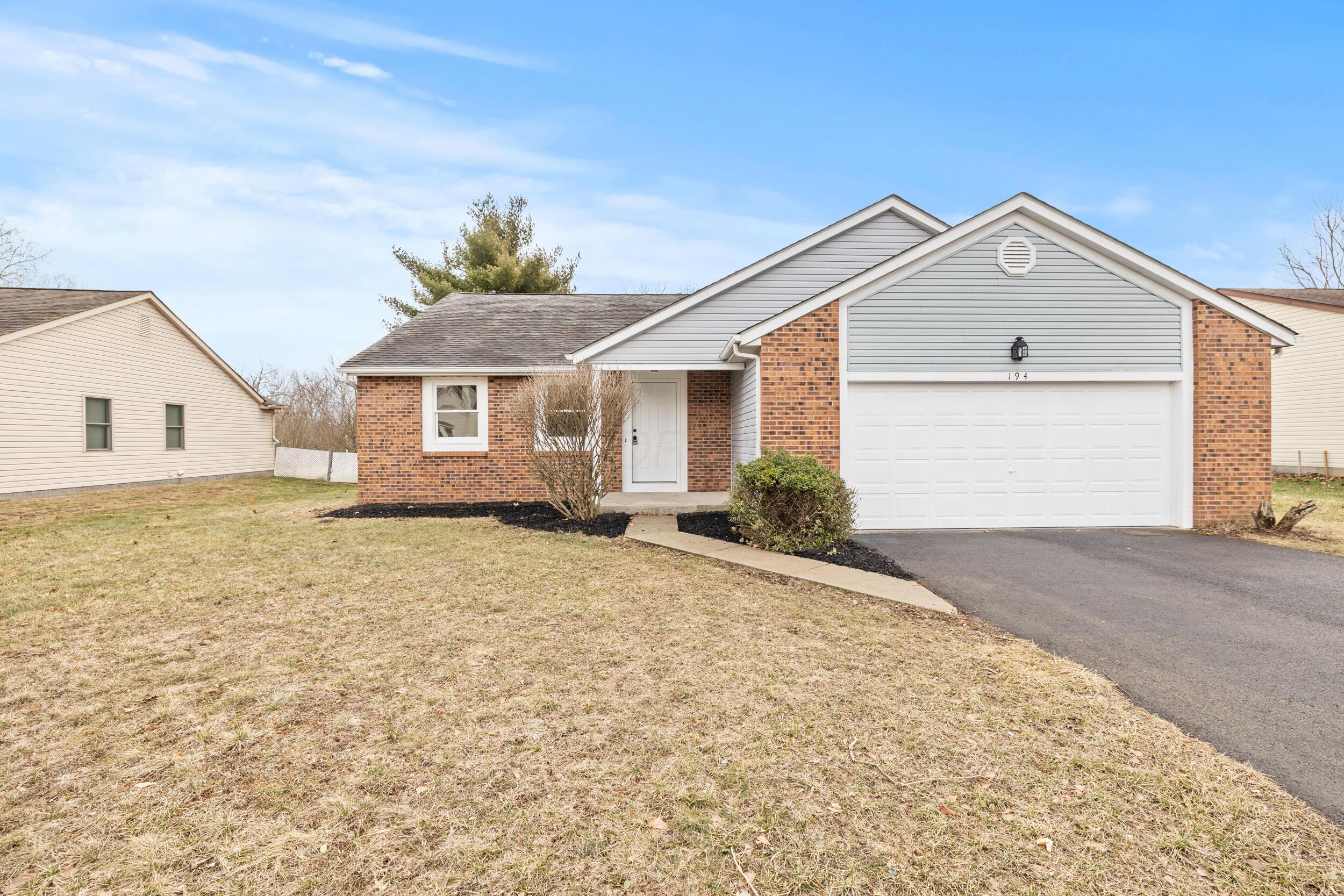 194 S Fork Circle, Pataskala, Ohio image 1